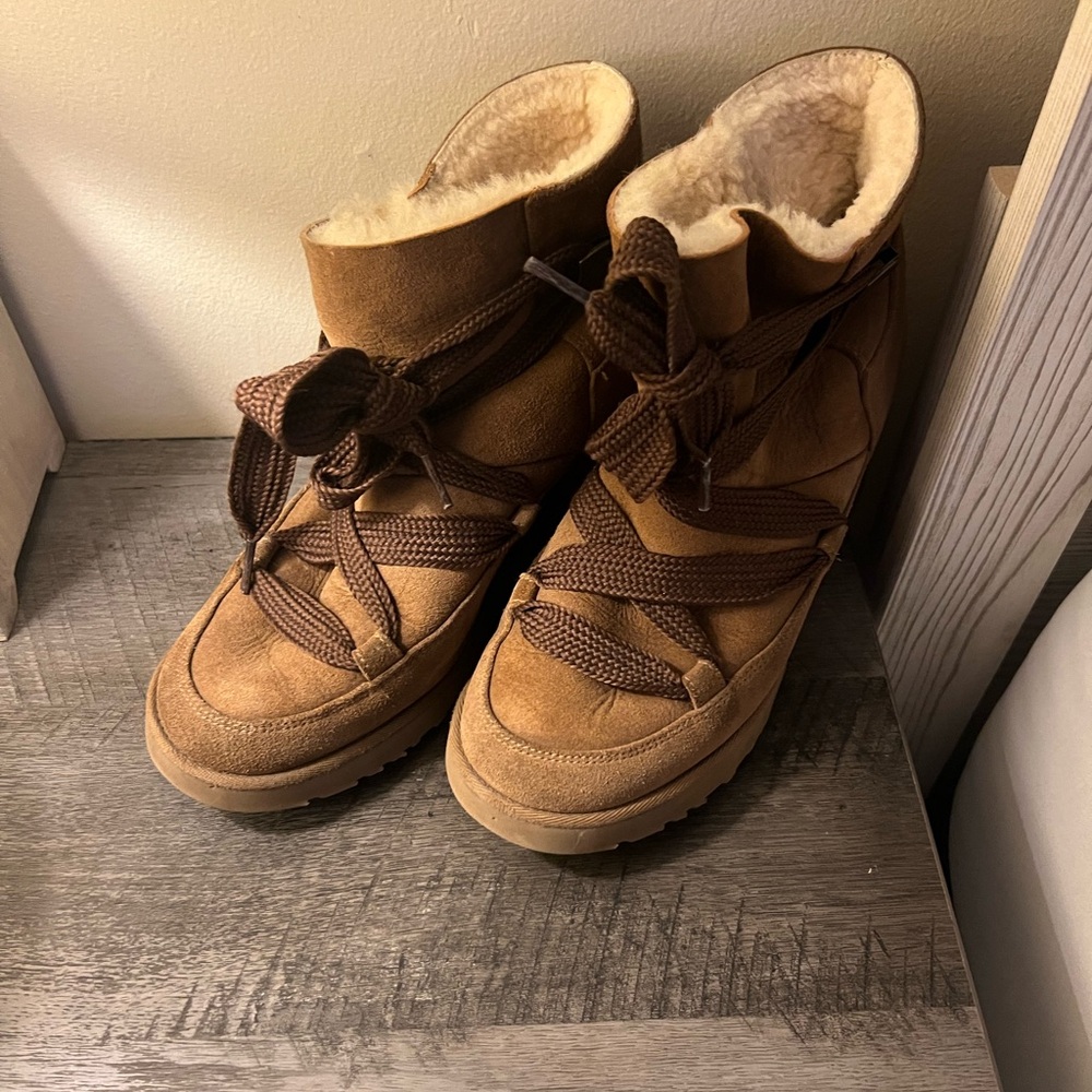 UGG CLASSIC LADIES LACE UP SLATE WEDGE ANKLE BOOTS US 8.5
